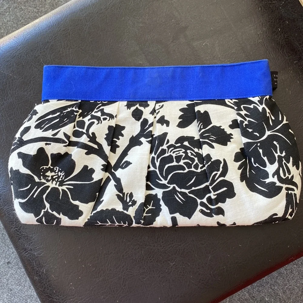 1154 Lill Studio Clutch